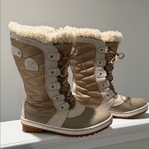 Sorel Women's  Winter Boots. Size 8. Rose gold.